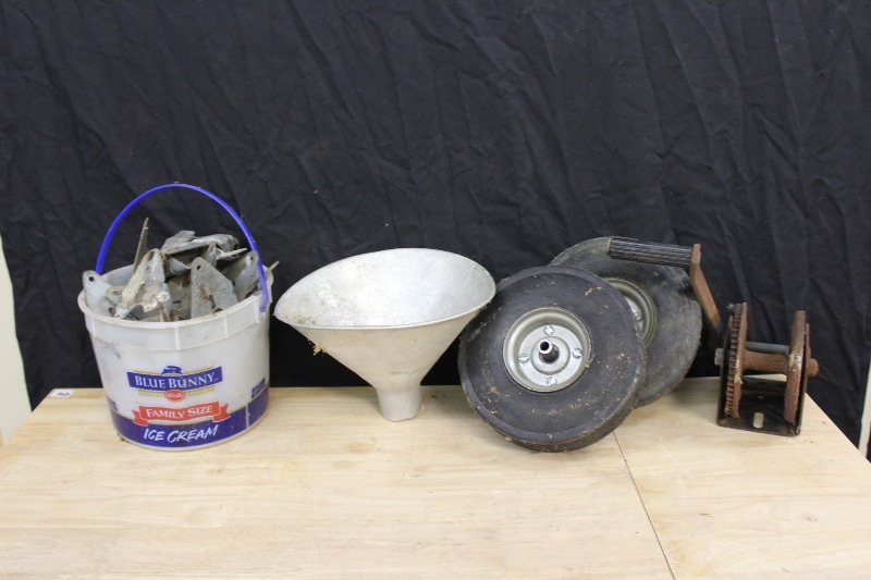 lot 127 image: Assorted Lot