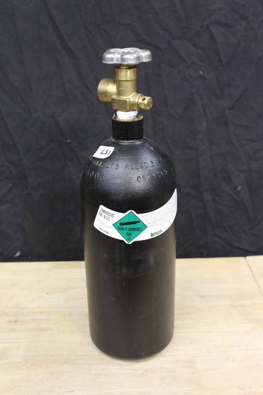 lot 137 image: Compressed Gas Tank approx. 34 full