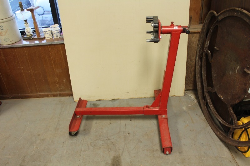 lot 21 image: Summit 1000# Engine Stand