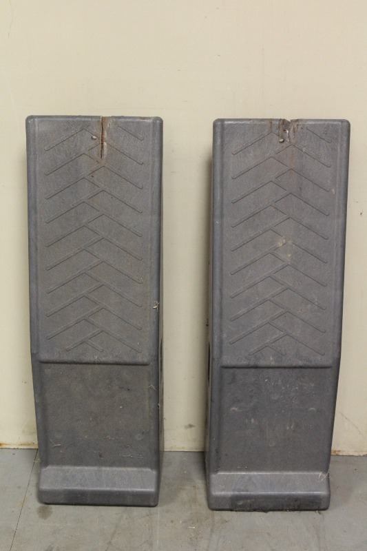 lot 23 image: Car Ramps
