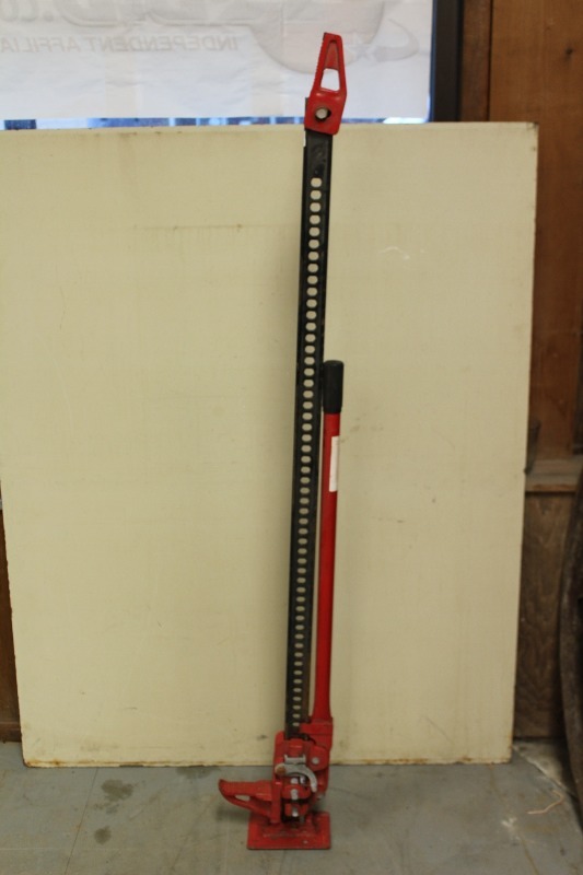 lot 24 image: 60 Farm Jack