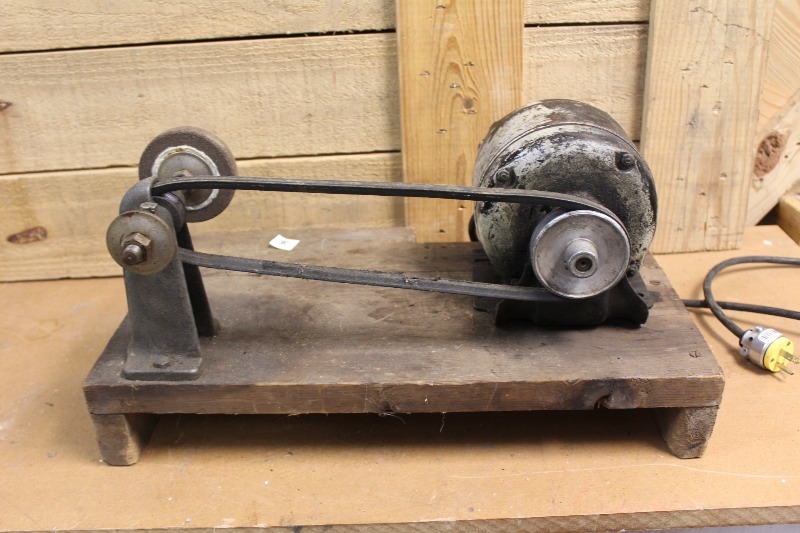 lot 35 image: Grinder wGE 4hp Motor
