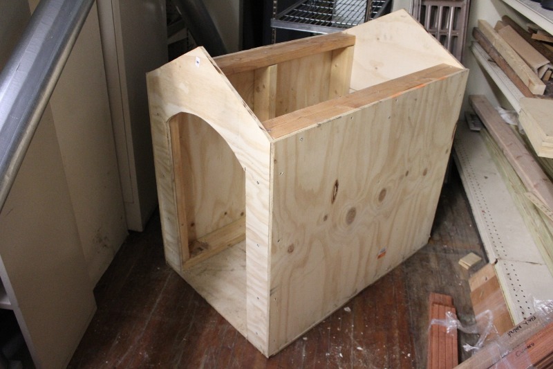 lot 168 image: Dog House - Needs Finishing