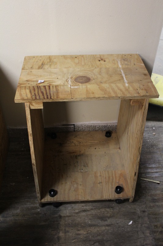 lot 181 image: Mobile Tool Bench on Casters