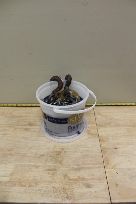 lot 240 image: Chain w Hooks