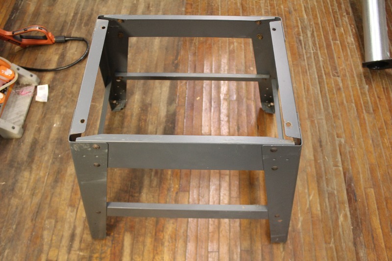lot 280 image: Craftsman Tool  Saw Stand
