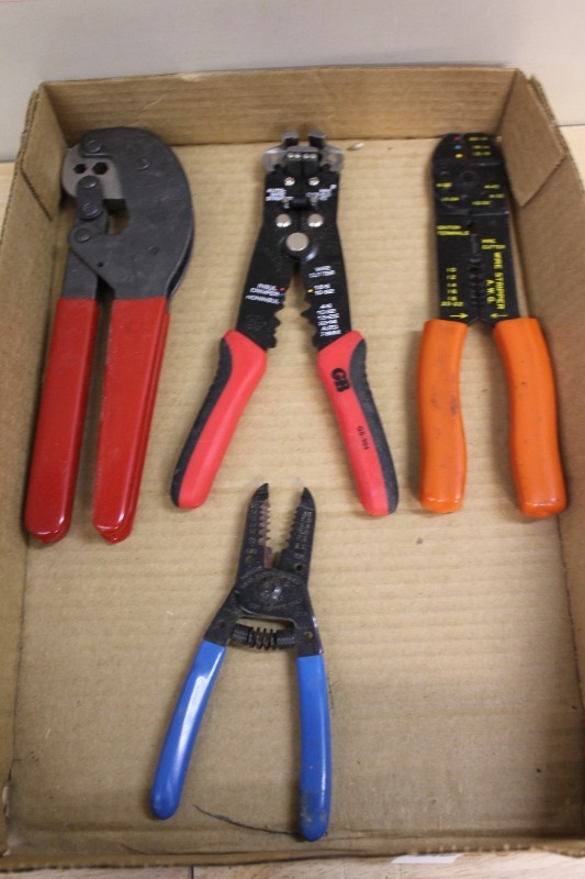 lot 296 image: Lot of Electrical Snips