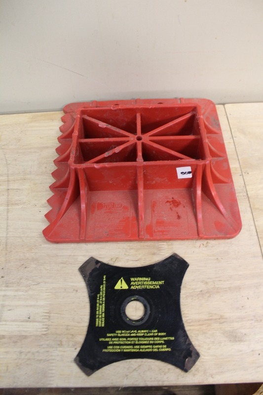 lot 303 image: Jack Base and Edger Blade
