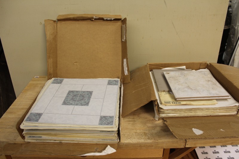 lot 305 image: Vinyl Tile