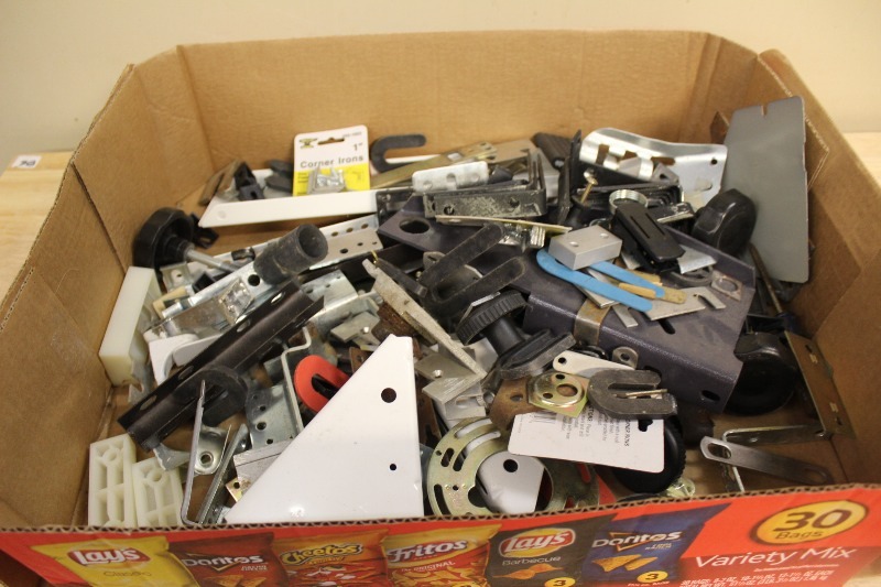 lot 315 image: Lot of Hardware