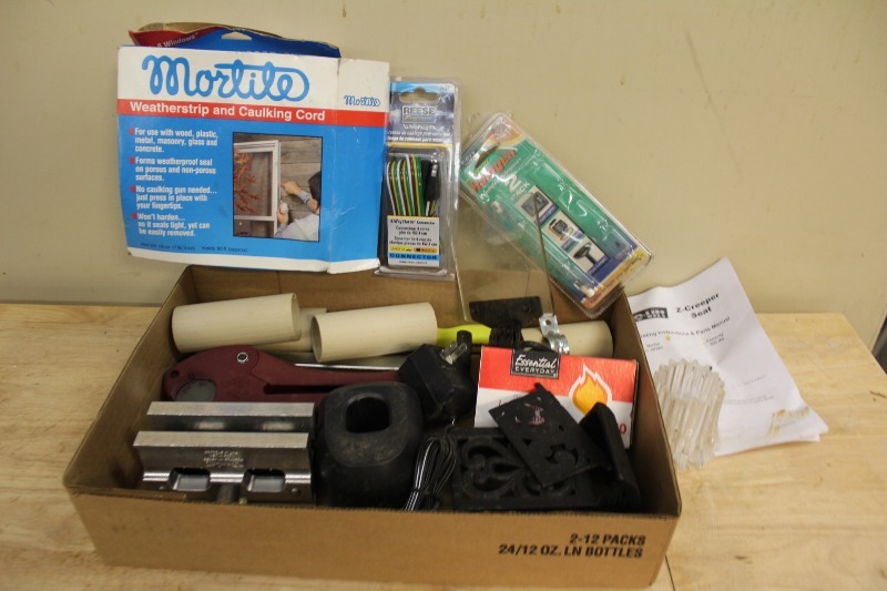 lot 333 image: Lot of Hardware and Tools