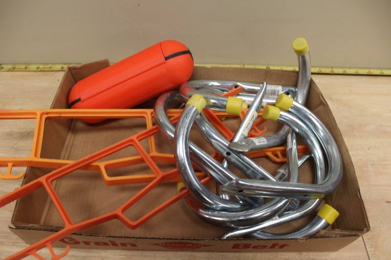 lot 265 image: Handy Hanger and Cord Spools