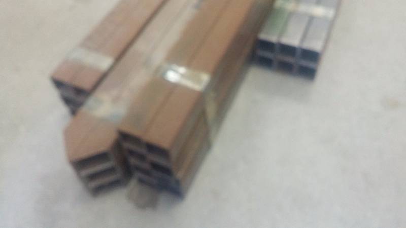 lot 63 image: 1 in x 1in metal brackets