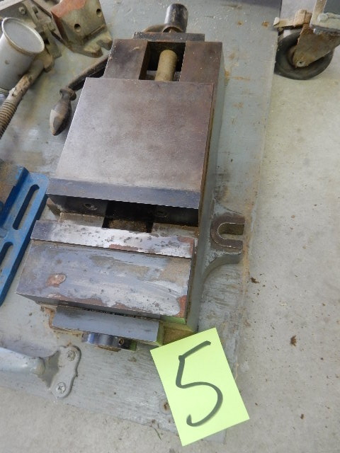 lot 5 image: Bridgeport Milling Vise