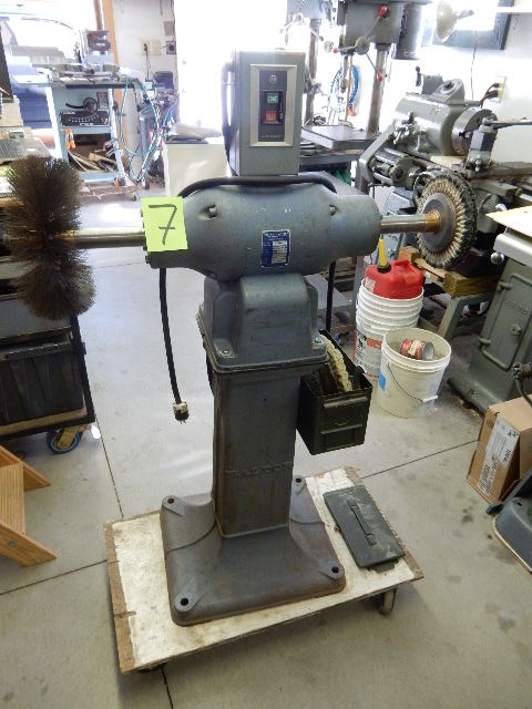 lot 7 image: Baldor BufferGrinder