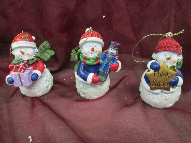 Set of 3 Snowman Ornaments Presen...