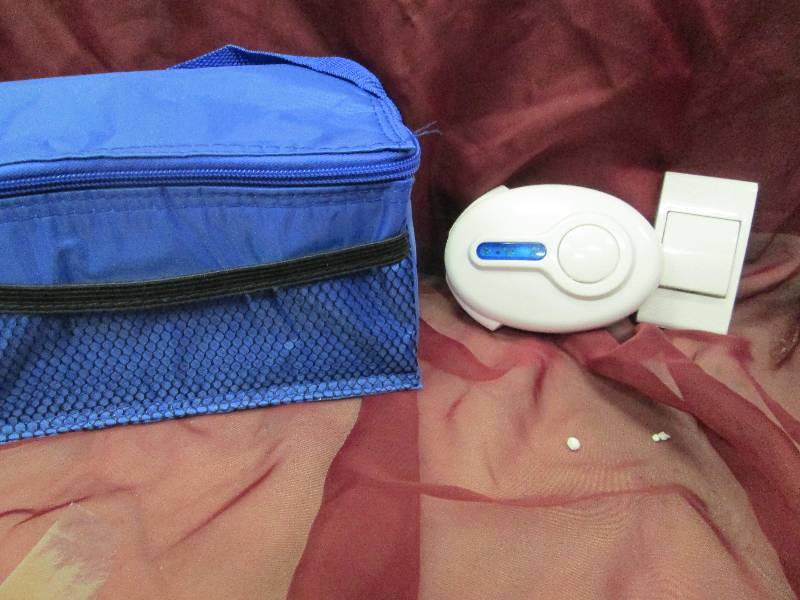 one insulated lunch bag with strap ...
