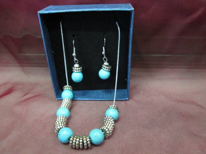 Blue and silver necklace with set o...