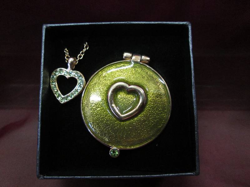 Light green heart necklace wih keep...