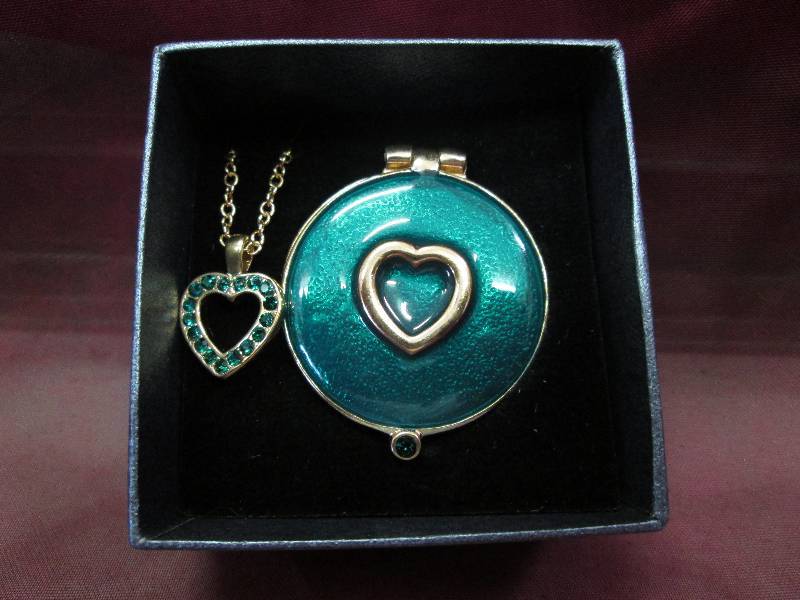 Dark Green Heart necklace with keep...
