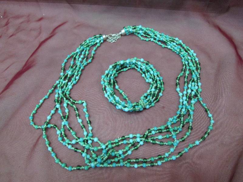 2 piece  Tri -color green necklace ...