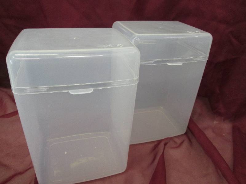 2 piece flour and suger keepers...