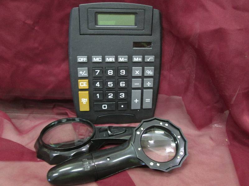 set of 2 lighted magnifiers with LE...