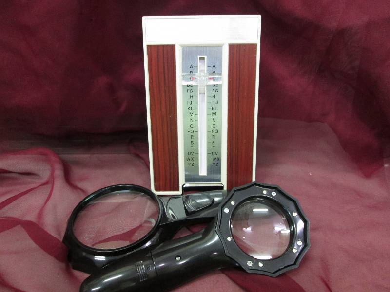 set of 2 lighted magnifiers with LE...