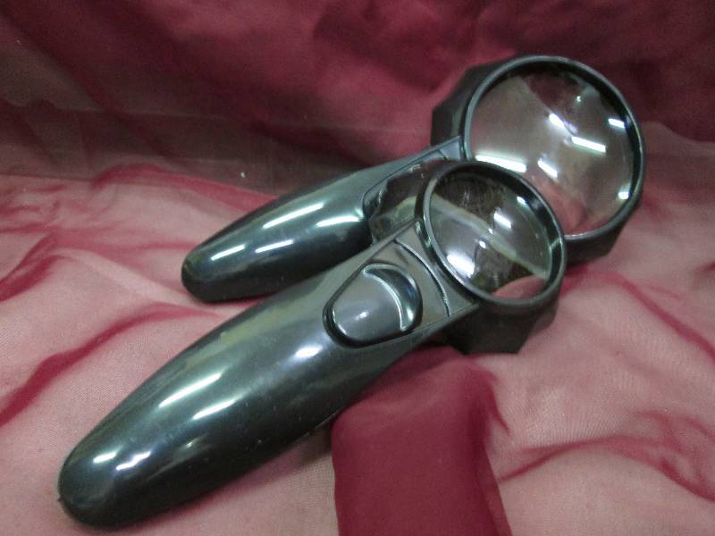 2 piece set LED lighted magnifiers...