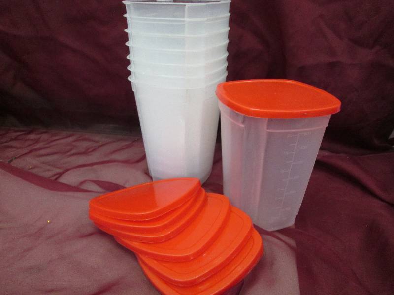 16 Piece set of Plastic Containers...