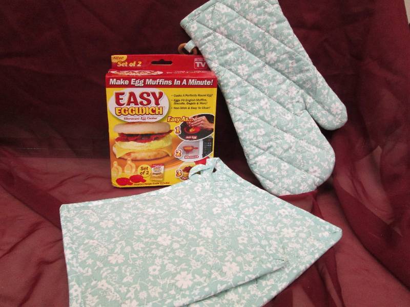 easy eggwich maker, hot mitt, and 2...