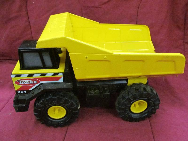 Dump truck