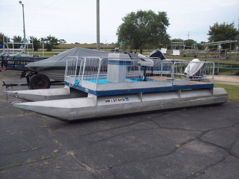 lot 7 image: 1968 Homemade 18 Pontoon with 1969 40 HP Evinrude No Hull ID, No Serial #, Consignor states just taken out of service and was running.