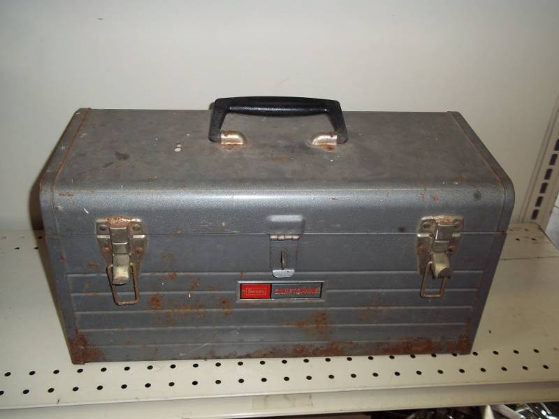 lot 18 image: Sears tool box with tray