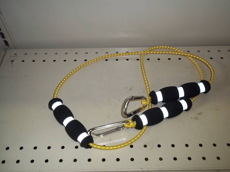 lot 23 image: New bungee cord with reflective handles
