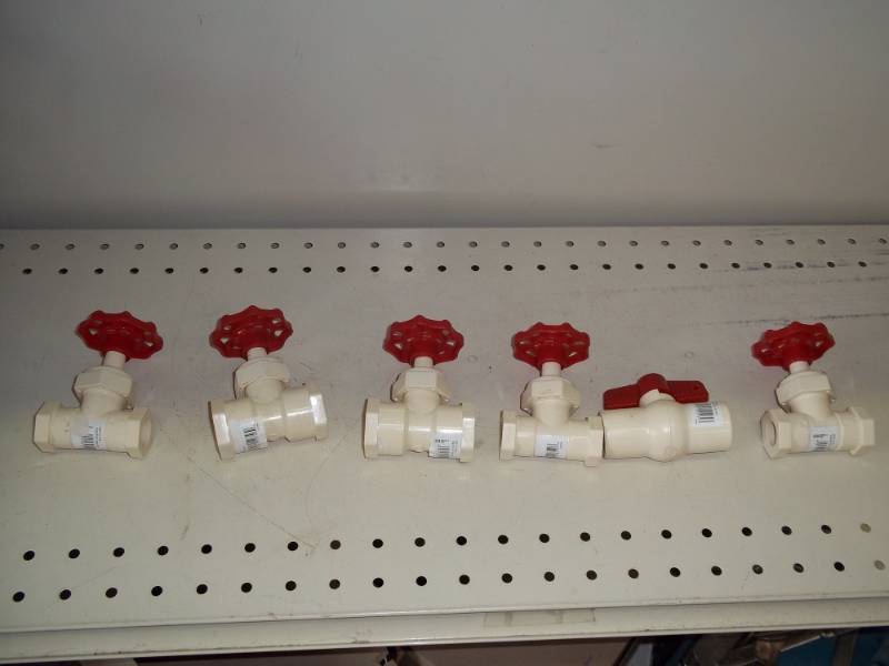 lot 33 image: New 6 PVC Valves