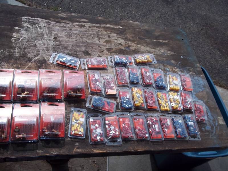 lot 38 image: New Electrical connectors large assortment