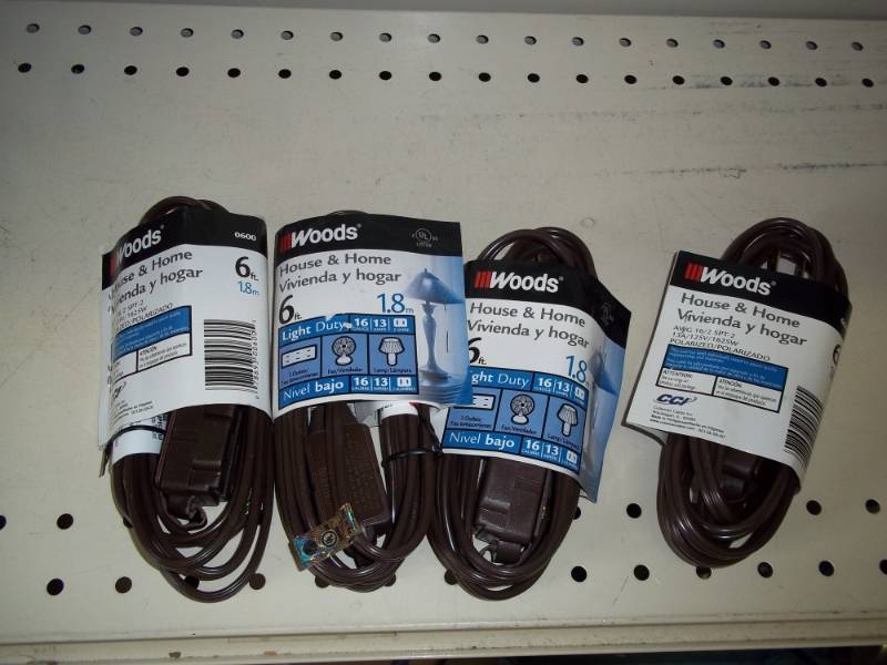 lot 50 image: New 4 extension cords