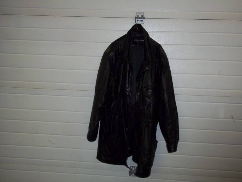lot 80 image: Wilsons insulated long leather coat size M