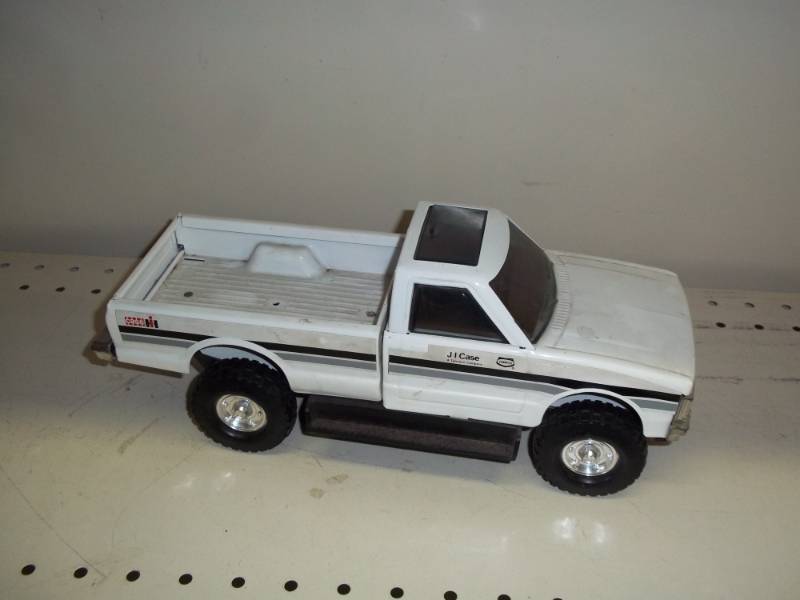 lot 85 image: JI Case Toy truck white