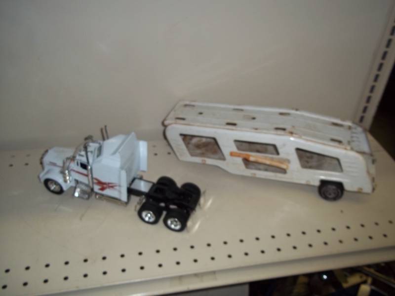 lot 87 image: Tonka car hauler trailer with semi truck not matched set