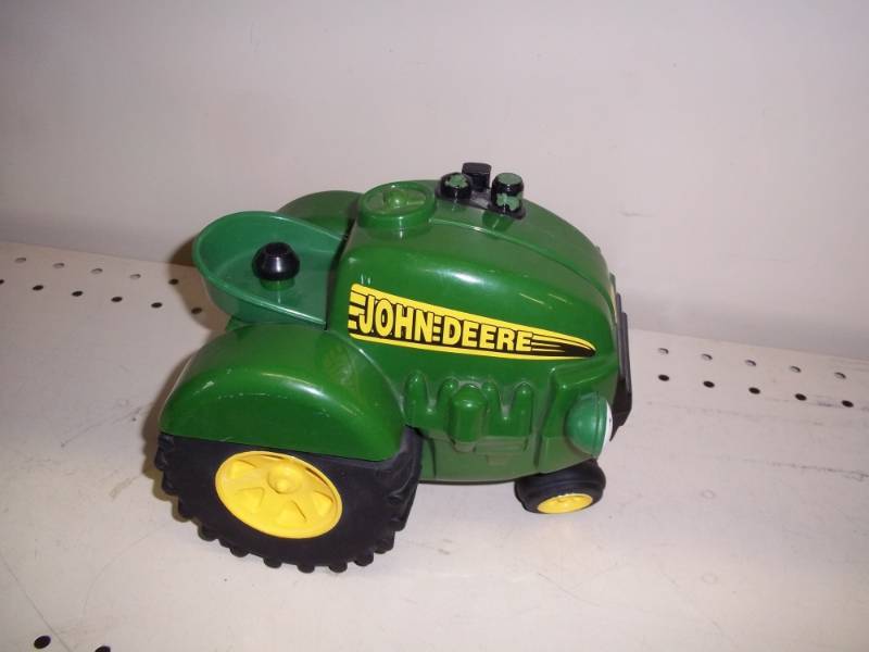 lot 88 image: John Deere Dcor tractor