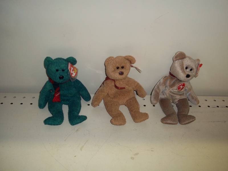 lot 99 image: 3 TY baby bears