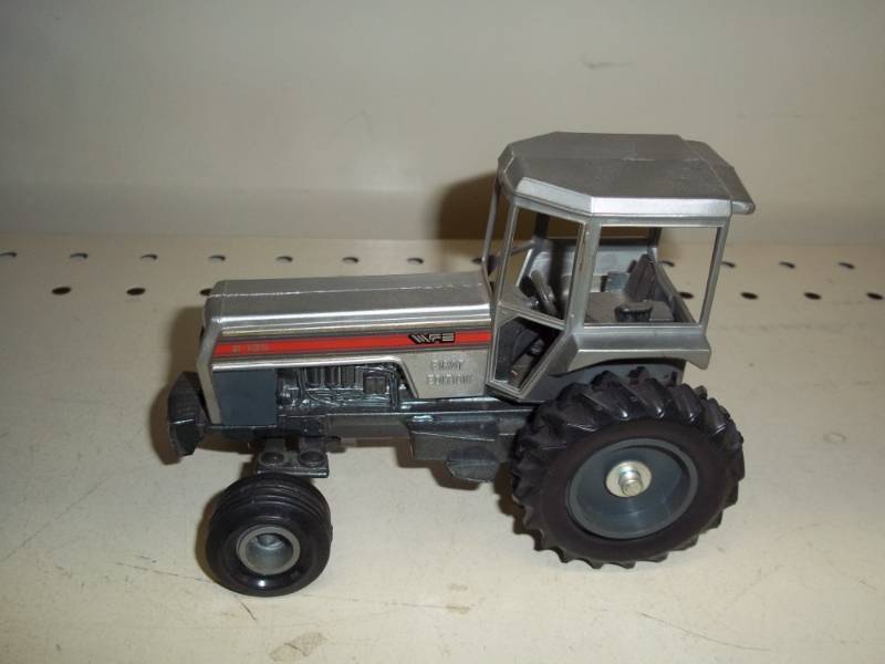lot 106 image: Toy Tractor