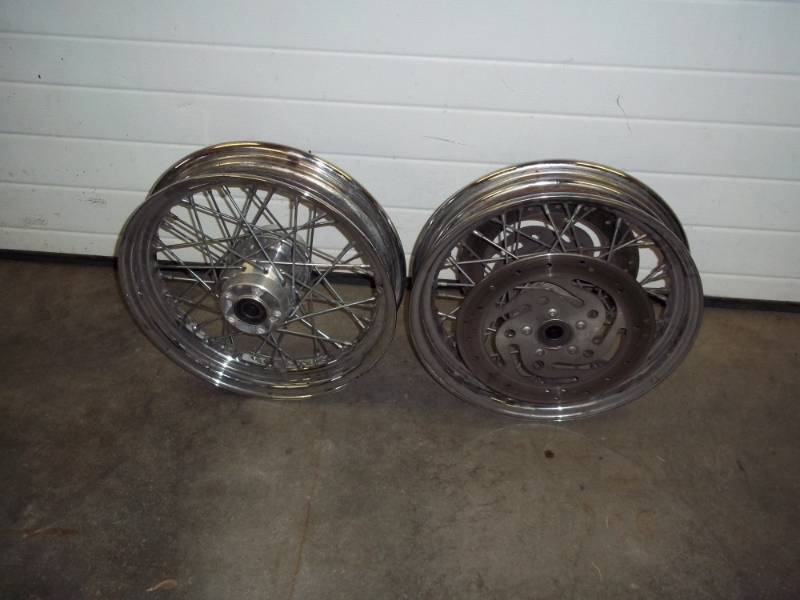 lot 108 image: Harley-Davidson WHEEL Front and rear 2002 Road King Classic
