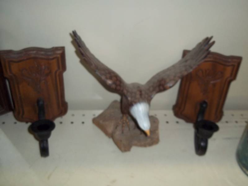 lot 112 image: Eagle dcor with candle holders and mirror
