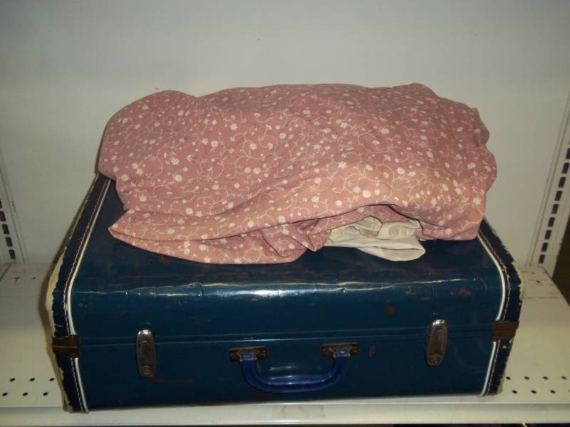 lot 115 image: Vintage Suitcase