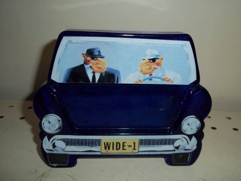 lot 133 image: Camel Glass double sided ash tray
