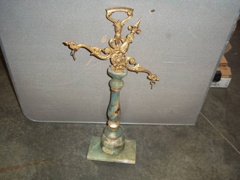 lot 137 image: Vintage Scale part
