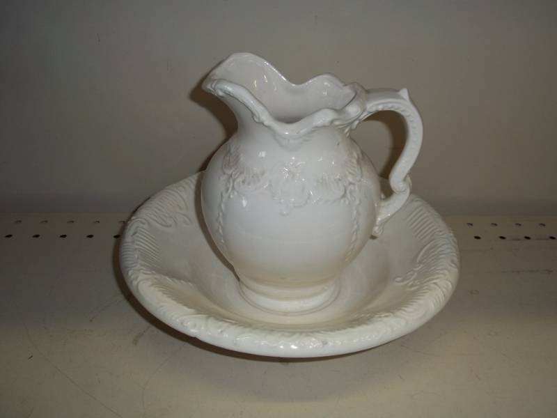 lot 147 image: Picture and bowl